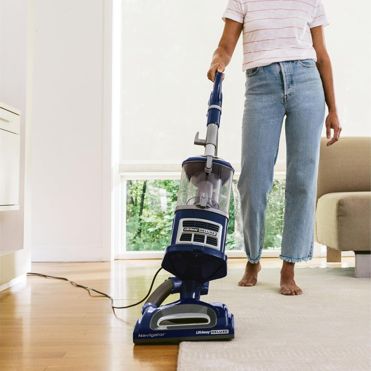 Shark NV360 Upright Vacuum Navigator Lift-Away Deluxe with Large Dust Capacity (Refurbished) - Agenda365.com