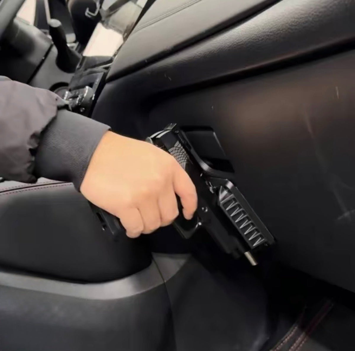 SecureDraw Gun Magnet - Agenda365.com